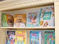 Kinderbakboeken in drie uitvoeringen, acht stuks. - afbeelding 2 van  2