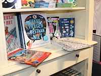 Kinderboeken op schap in diverse uitvoeringen, 11 stuks. - afbeelding 2 van  2