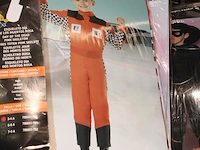 Kindercarnavals producten aan zeven stellingdelen. 225 kostuums in grote diversiteit w.o. tien paar schoene... - afbeelding 14 van  17