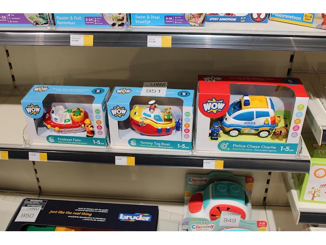 Kindergoedspeelgoed wow w.o. boten en politiewagen. - afbeelding 1 van  3