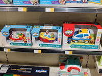 Kindergoedspeelgoed wow w.o. boten en politiewagen. - afbeelding 1 van  3