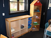 Kindermeubilair met speelgoed. afmeting poppenhuis 52 x 60 x 185 cm. - afbeelding 1 van  3