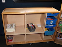 Kindermeubilair met speelgoed. afmeting poppenhuis 52 x 60 x 185 cm. - afbeelding 2 van  3