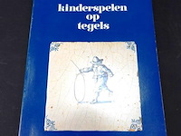 Kinderspelen op tegels - afbeelding 1 van  5