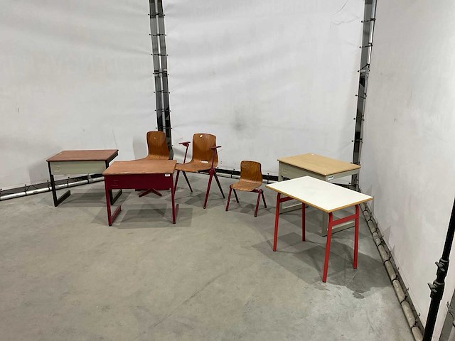 Kinderstoeltjes en tafeltjes - afbeelding 1 van  7