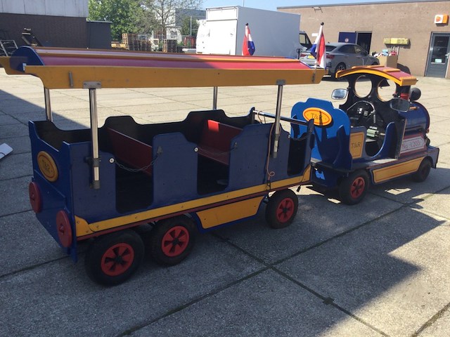 Kindertreintje op benzine, inclusief aanhangwagen, diverse kleuren - afbeelding 7 van  19