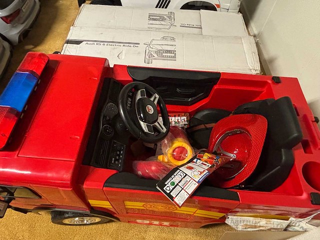 Kindervoertuigen (o.a. 9x audi rs6) incl. accu’s (15x) - afbeelding 2 van  4