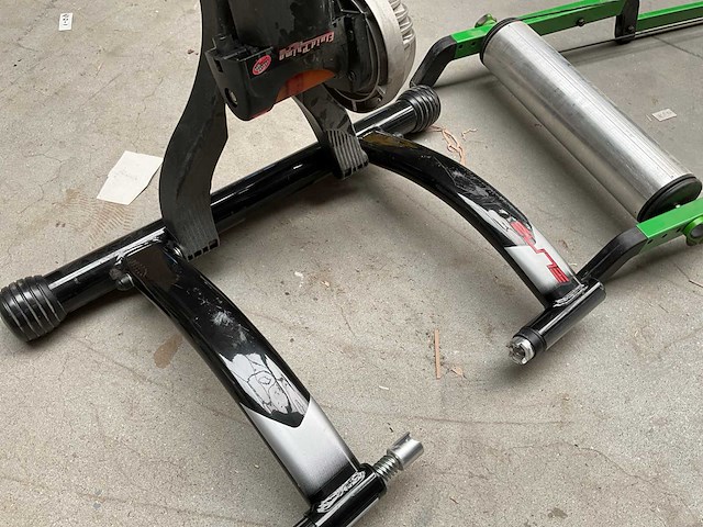 Kinetic / fluid primo fietstraininers + fietsstatieven - afbeelding 4 van  5