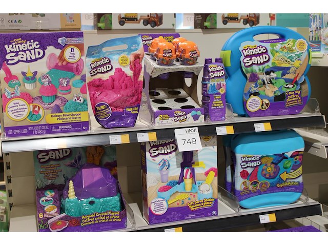 Kinetic sand producten op vier schappen in diverse uitvoeringen, circa 20 stuks. - afbeelding 4 van  4