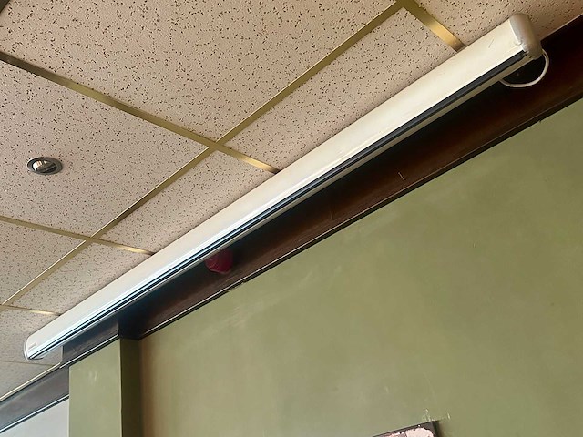 Kingpin - projectiescherm met afstandsbediening - afbeelding 2 van  4