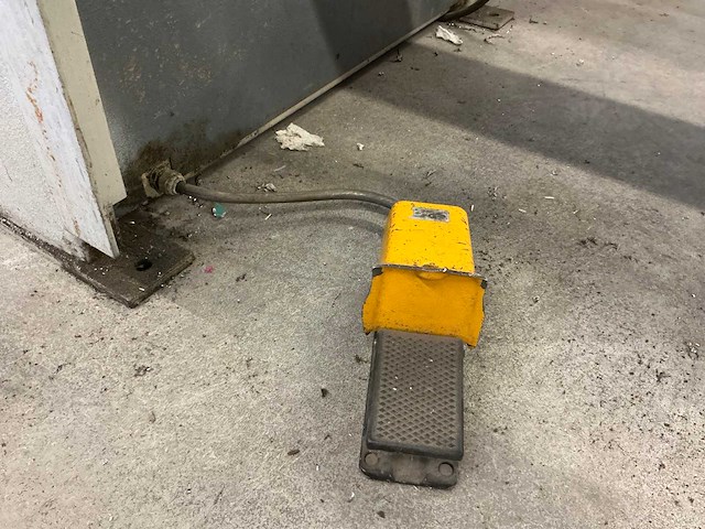 Kingsland compact 40 pons- en knipmachine - afbeelding 1 van  10