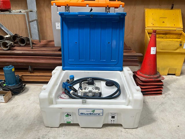 Kingspan titan bluestore adblue tank met pomp - afbeelding 1 van  2