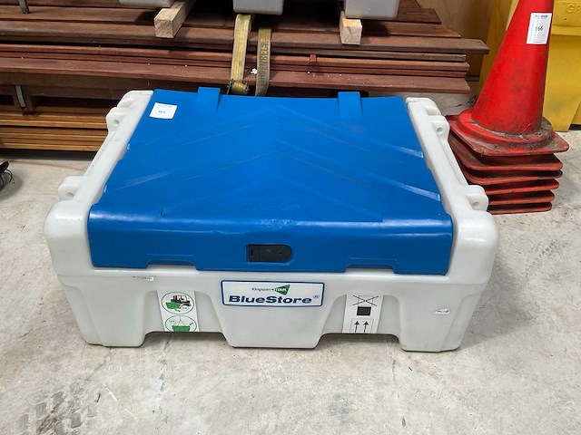 Kingspan titan bluestore adblue tank met pomp - afbeelding 2 van  2