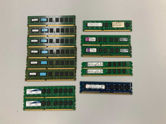 Kingston 56gb(14x 4 gb) diverse ddr3 sticks - afbeelding 1 van  5