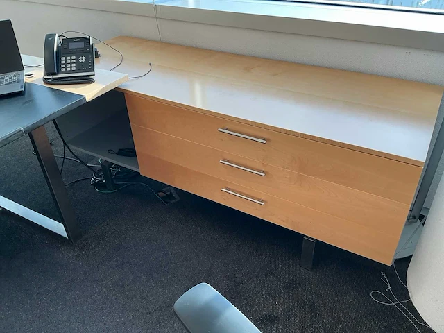 Kinnarps bureau opstelling - afbeelding 1 van  13