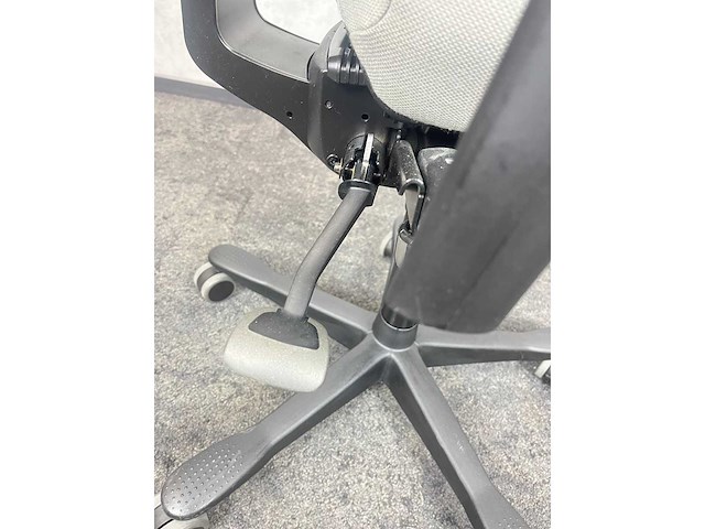 Kinnarps plus 6/8 - ergonomische bureaustoel - afbeelding 3 van  18