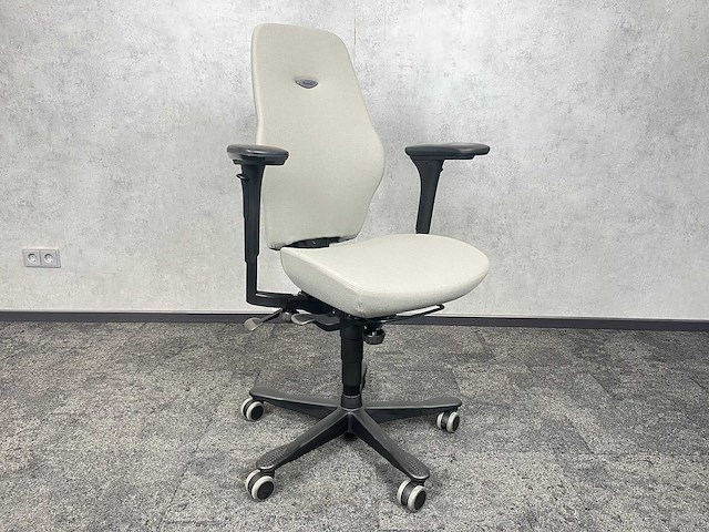 Kinnarps plus 6/8 - ergonomische bureaustoel - afbeelding 1 van  18