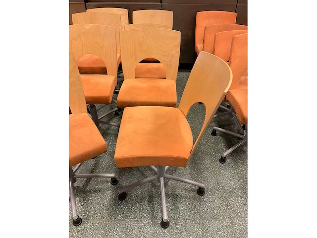 Kinnarps vergaderstoel met houten rugleuning (8x) - afbeelding 7 van  12