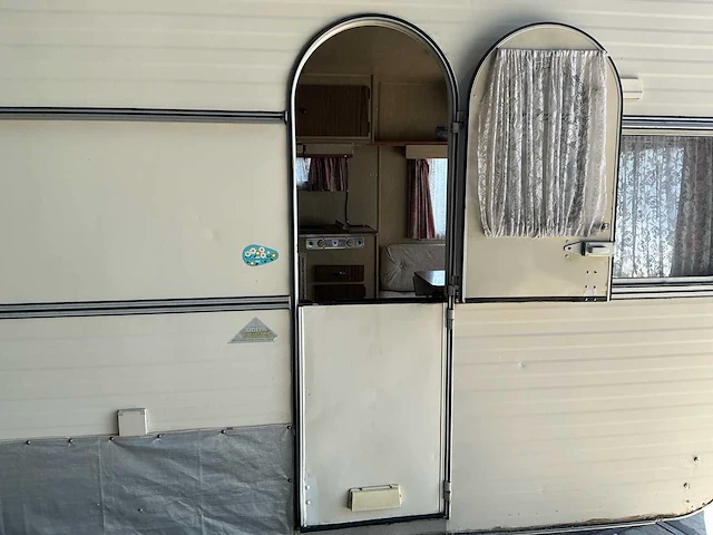 Kip eurokip caravan - afbeelding 13 van  16