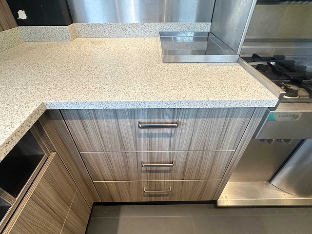 Kiremko - complete bakwand met koeltoonbank - afbeelding 6 van  33