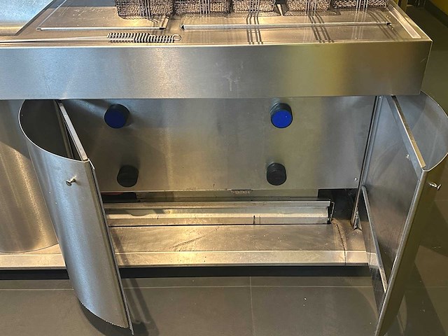 Kiremko - complete bakwand met koeltoonbank - afbeelding 17 van  33