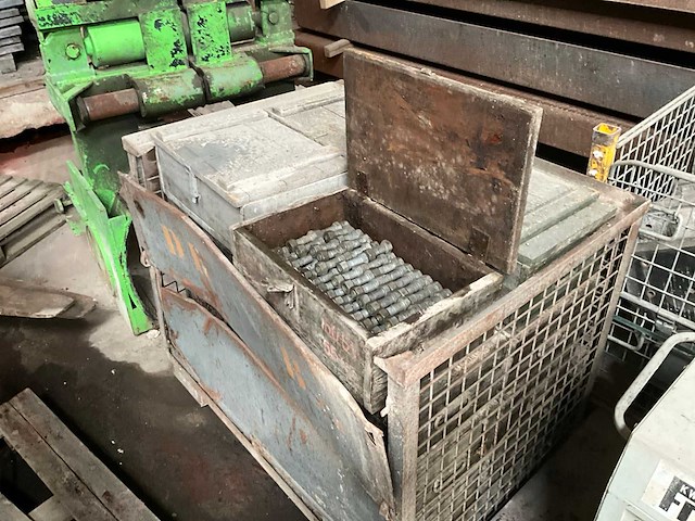 Kist bouten & moeren gegalvaniseerd m20x60mm (16x) - afbeelding 1 van  4