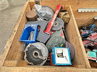Kist met divers gereedschap - afbeelding 5 van  5