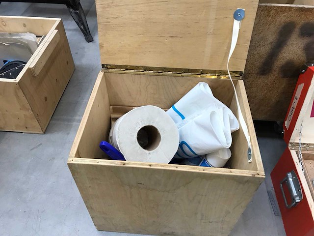 Kist met diverse bouw- en bevestigingsmateriaal (4x) - afbeelding 3 van  8