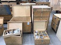 Kist met diverse bouw- en bevestigingsmateriaal (4x) - afbeelding 1 van  8