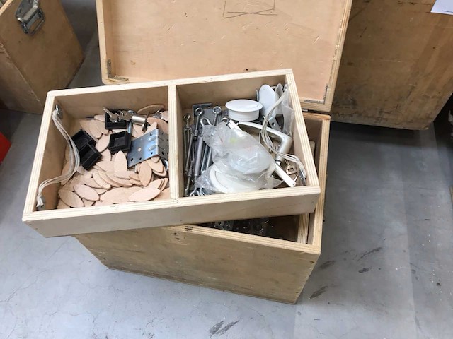 Kist met diverse bouw- en bevestigingsmateriaal (4x) - afbeelding 3 van  8