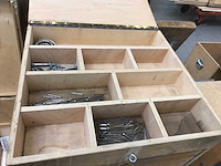 Kist met diverse bouw- en bevestigingsmateriaal (4x) - afbeelding 5 van  8