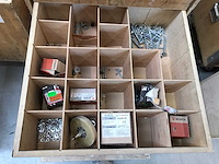 Kist met diverse bouw- en bevestigingsmateriaal (4x) - afbeelding 7 van  8