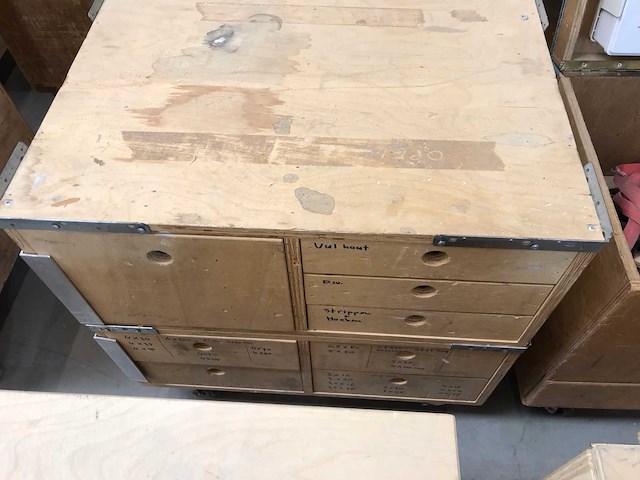 Kist met diverse bouw- en bevestigingsmateriaal (4x) - afbeelding 8 van  11