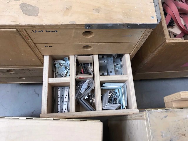 Kist met diverse bouw- en bevestigingsmateriaal (4x) - afbeelding 10 van  11