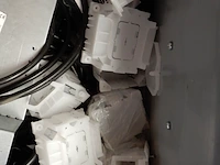 Kist met diverse elektra - afbeelding 2 van  7