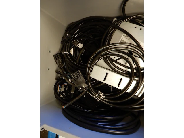 Kist met diverse elektra - afbeelding 3 van  7
