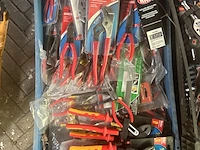 Kist met diverse tangen, o.a. crescent - afbeelding 2 van  2