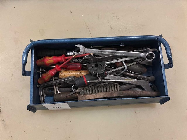 Kist met gereedschap - afbeelding 1 van  6