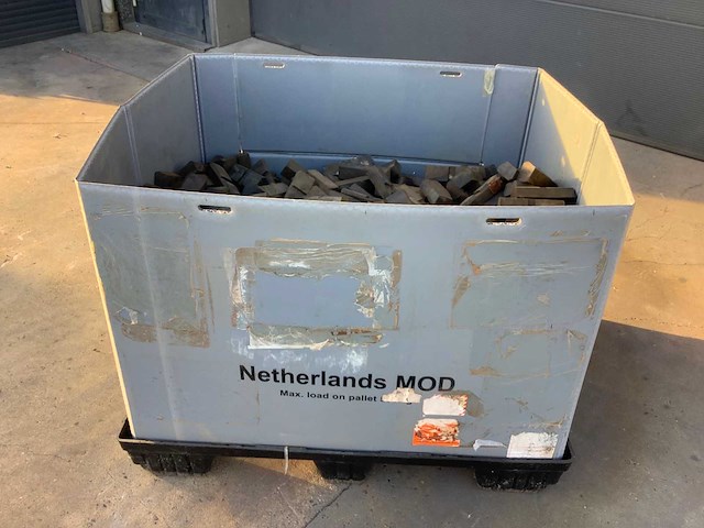 Kist met rubber - afbeelding 1 van  5