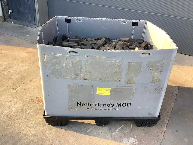 Kist met rubber - afbeelding 1 van  4