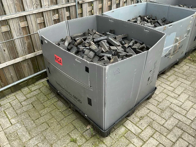 Kist met rubber - afbeelding 1 van  4