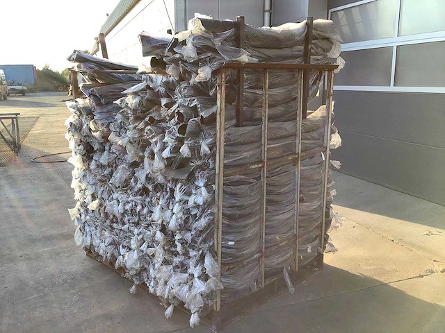 Kist met rubbere auto matten - afbeelding 3 van  4