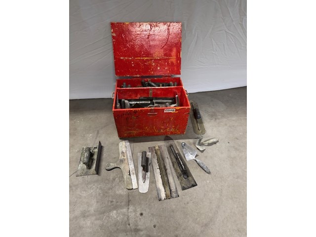 Kist met spanen en troffels - afbeelding 2 van  6