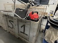 Kist metaal schroot - afbeelding 2 van  2