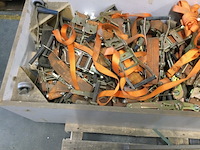 Kist vol met sjorbanden - afbeelding 1 van  3