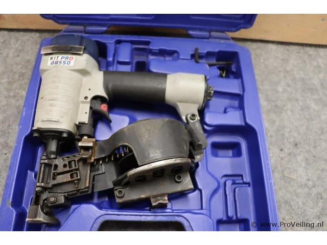 Kitpro basso pneumatische coil nagelpistool c31/45-a1 incl. opbergkoffer - afbeelding 2 van  8