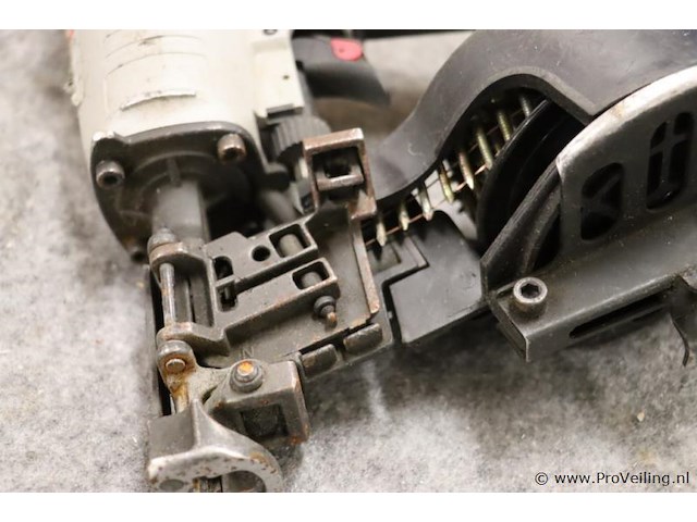 Kitpro basso pneumatische coil nagelpistool c31/45-a1 incl. opbergkoffer - afbeelding 7 van  9