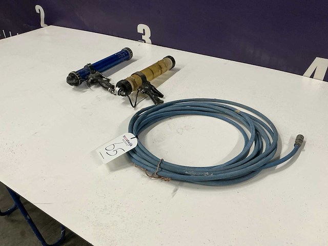 Kitspuit (2x) +luchtslang - afbeelding 1 van  4