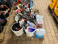 Kitspuiten en divers handgereedschap - afbeelding 1 van  7