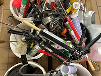 Kitspuiten en divers handgereedschap - afbeelding 3 van  7
